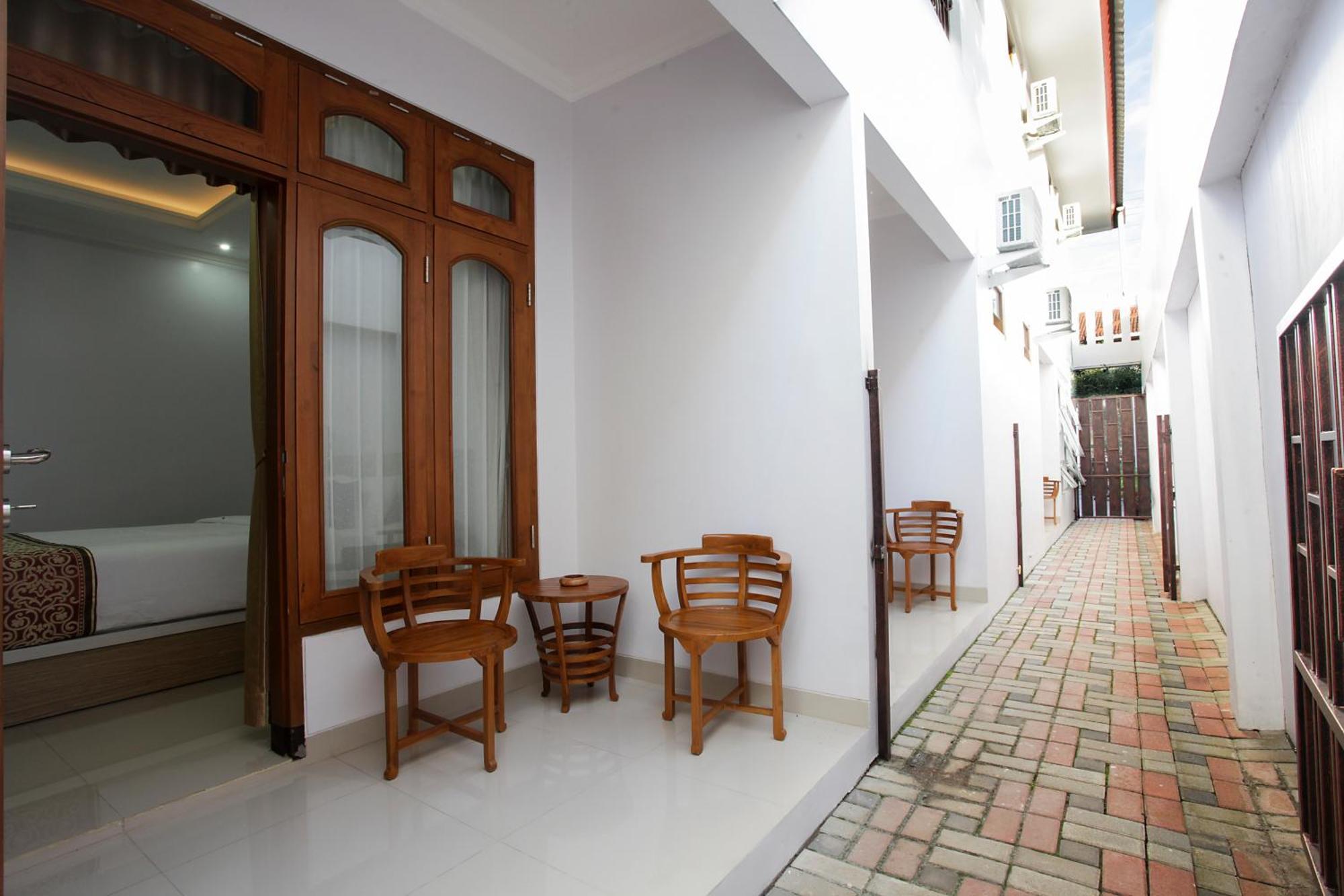 Banua Raya Homestay ジョグジャカルタ エクステリア 写真