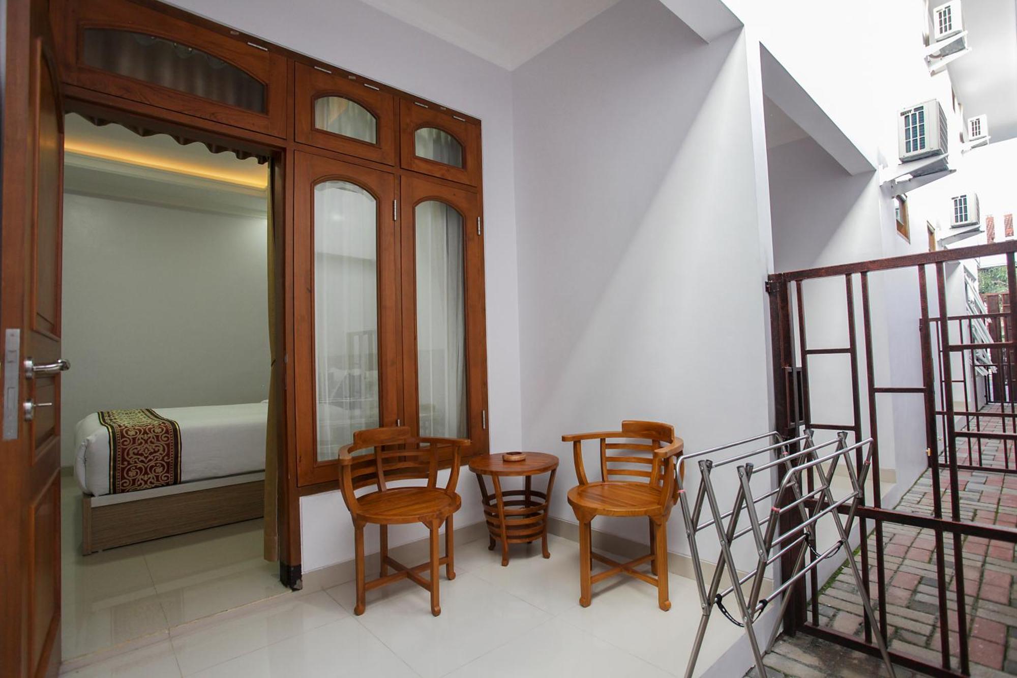 Banua Raya Homestay ジョグジャカルタ エクステリア 写真