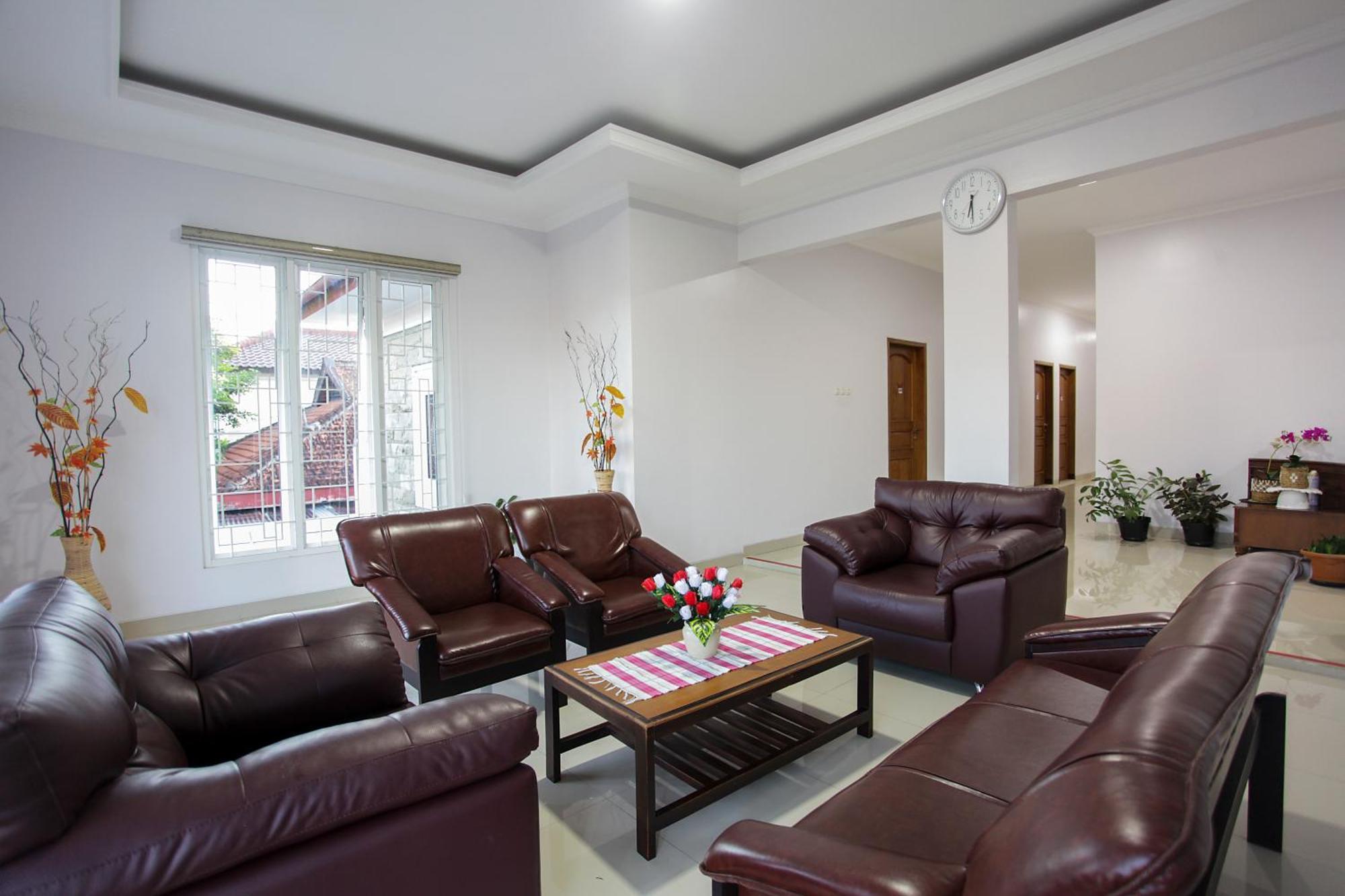 Banua Raya Homestay ジョグジャカルタ エクステリア 写真
